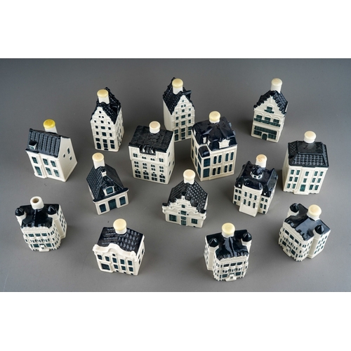 504 - A collection of KLM Blue Delft's houses, Bols Amsterdam 1575 to include the numbers 90, 91, 92(x2), ... 