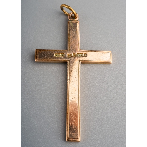 753 - 9 ct gold crucifix with etched foliot detail to front, gross weight 8g, measures 5.2cm x 3cm