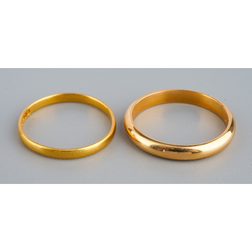 756 - 22 ct gold wedding bands, UK sizes O 1/2 and M, gross weight 6g