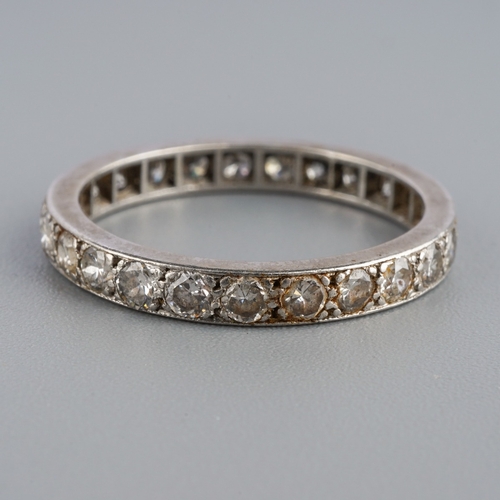 757 - A diamond set platinum full eternity ring. Set with round brilliant cut diamonds, estimated total di... 