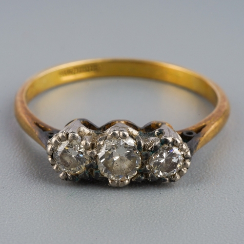 760 - 18 ct gold ring with 3 diamonds set in platinum, UK size M, gross weight 2.4g