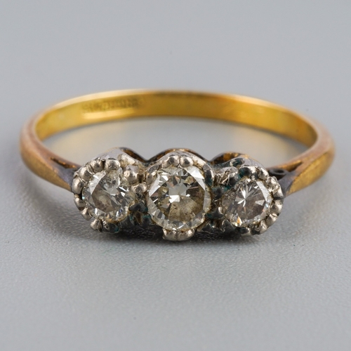 760 - 18 ct gold ring with 3 diamonds set in platinum, UK size M, gross weight 2.4g