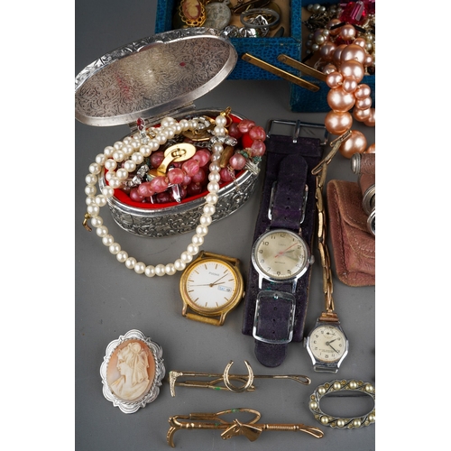 765 - A mixed lot of Costume jewellery to include: brooches, tie pins, cufflinks, beads, faux pearls, bead... 