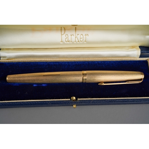 777 - Boxed Parker 61 9 ct gold pen, engine turned decoration