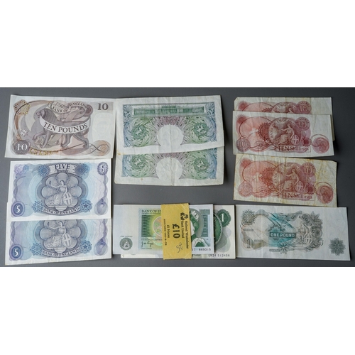 872 - A small quantity of 20th century Bank of England banknotes, comprising a J B Page £10, 2 x J Q Hollo... 