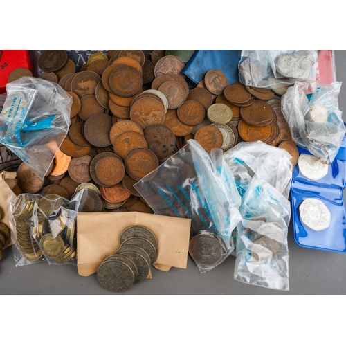 879 - Great Britain coins, a large bag of assorted copper, silver and cupro nickel coinage, etc, including... 