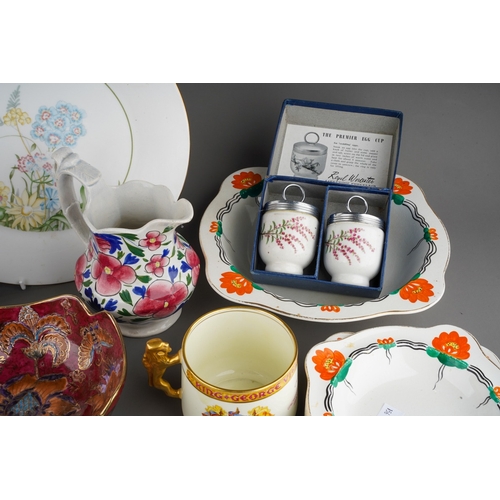 897 - An 18th Century Chinese Export famille rose tea bowl, decorated with flowers, on rim foot, impressed... 