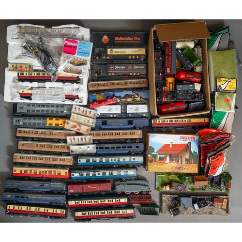 1104 - Assorted loose model railway rolling stock, carriages and locomotives together with diorama coal yar... 