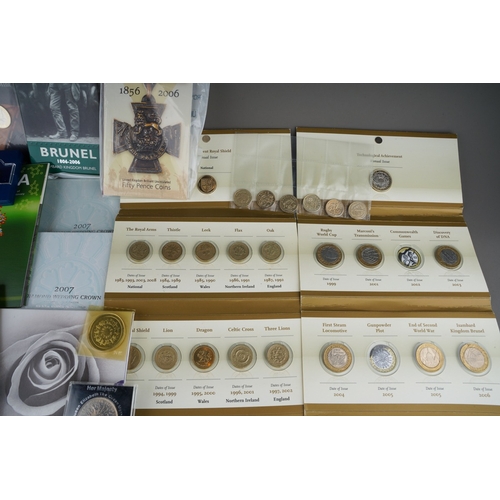 1111 - Coins, a box of Queen Elizabeth II commemorative and other coinage including thirty one current issu... 