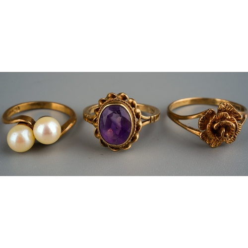 1129 - 3 9 ct gold dress rings, one set with peals, other with amethyst, gross weight of 3 7.5g