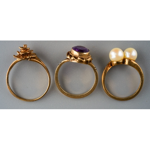 1129 - 3 9 ct gold dress rings, one set with peals, other with amethyst, gross weight of 3 7.5g