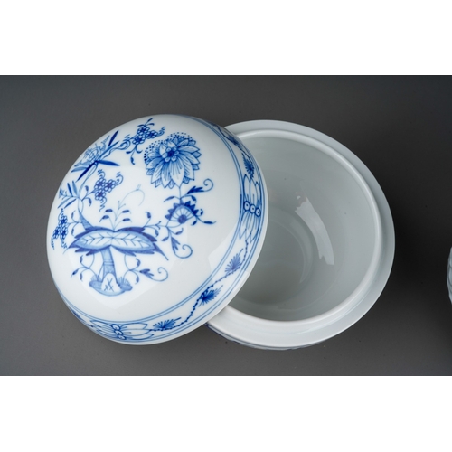 5 - A Modern Meissen blue and white Chinoiserie bowl and cover, decorated with flowers, blue underglaze ... 