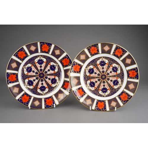 6 - A pair of Royal Crown Derby Old Imari 1128 lunch plates, red backstamps, date codes, approx 22cm dia... 