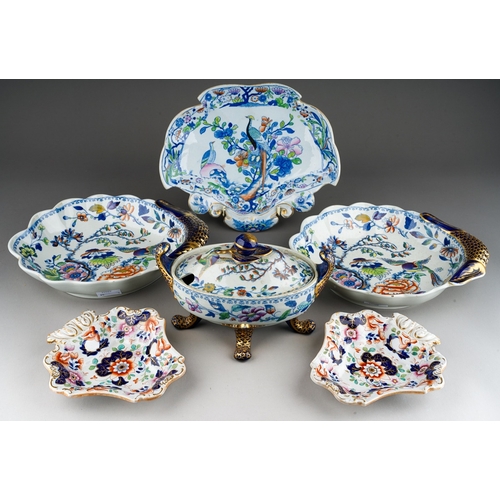 26 - A collection of 19th and 20th Century Ironstone and Stone China to include: a Davenport Stone China ... 