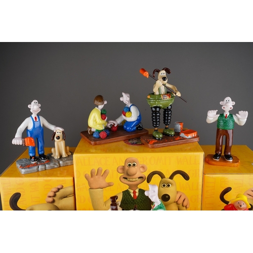 32 - Wallace and Gromit by Coalport figurine collection to include Ready for takeoff, Decorating In Techn... 