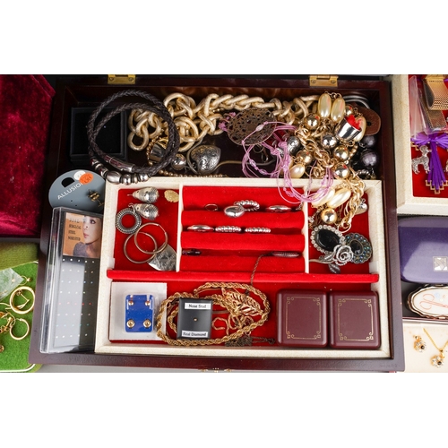 546 - Three jewellery boxes containing costume jewellery, fashion jewellery and a small quantity of silver... 