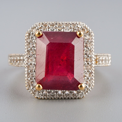 574 - Gemporia glass filled ruby and colourless gem 9ct ring, weight 5.6 grams.