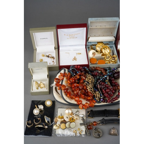 751 - Group of costume jewellery including brooches, earrings, necklaces, watches etc