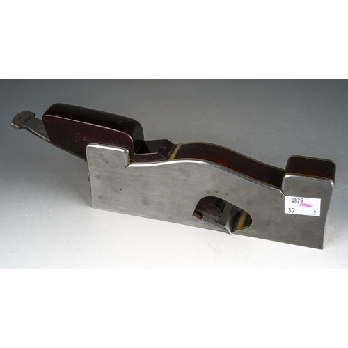 689 - A Norris of London No. 22 metal and wooden infill shoulder plane, width 1 1/4