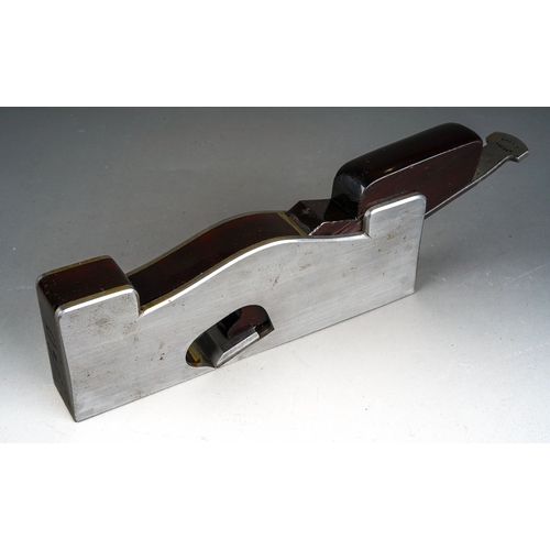 689 - A Norris of London No. 22 metal and wooden infill shoulder plane, width 1 1/4