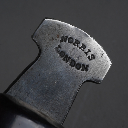 689 - A Norris of London No. 22 metal and wooden infill shoulder plane, width 1 1/4