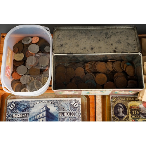 720 - Coins, A collection of assorted loose and cased GB and World coins, mostly comprising commemorative ... 