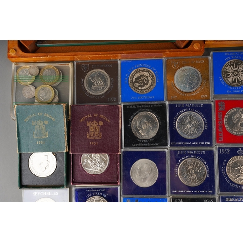 720 - Coins, A collection of assorted loose and cased GB and World coins, mostly comprising commemorative ... 