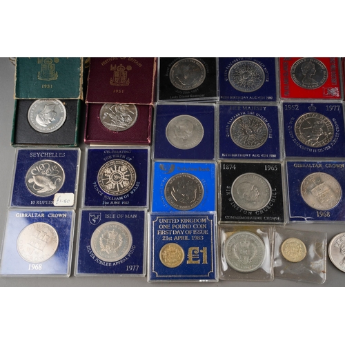 720 - Coins, A collection of assorted loose and cased GB and World coins, mostly comprising commemorative ... 