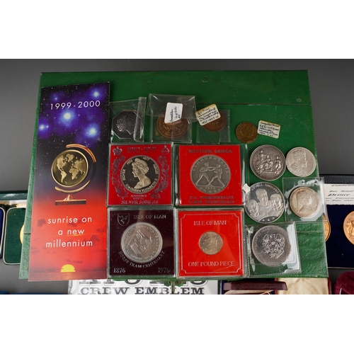 721 - Coins and medallions, A tin box containing a collection of Royal Mint commemorative crowns and other... 