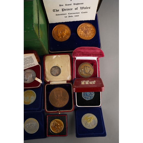 721 - Coins and medallions, A tin box containing a collection of Royal Mint commemorative crowns and other... 