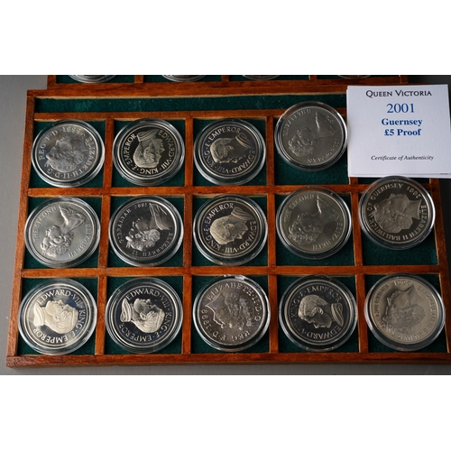 722 - Coins, a collection of twenty-six 20th century commemorative crowns, £5, etc, including fantasy Edwa... 