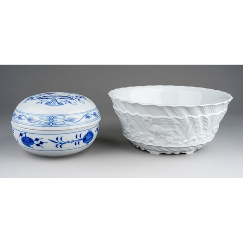 1 - A Modern Meissen blue and white onion pattern Chinoiserie bowl and cover, decorated with flowers, bl... 