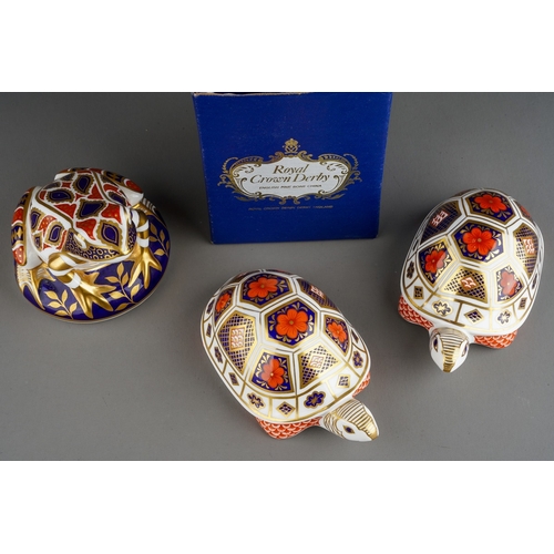 37 - Four Royal Crown Derby Imari paperweights, comprising a boxed snail, a frog and two tortoise, all fi... 