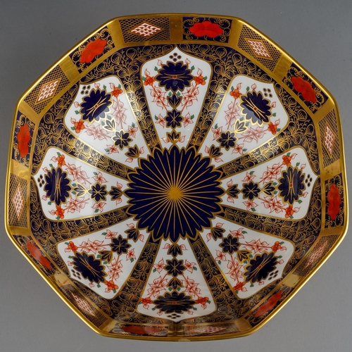 48 - A Royal Crown Derby Imari 1128 octagonal bowl., red backstamp, date XLII., approx 24cm wide