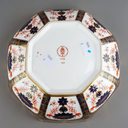 48 - A Royal Crown Derby Imari 1128 octagonal bowl., red backstamp, date XLII., approx 24cm wide