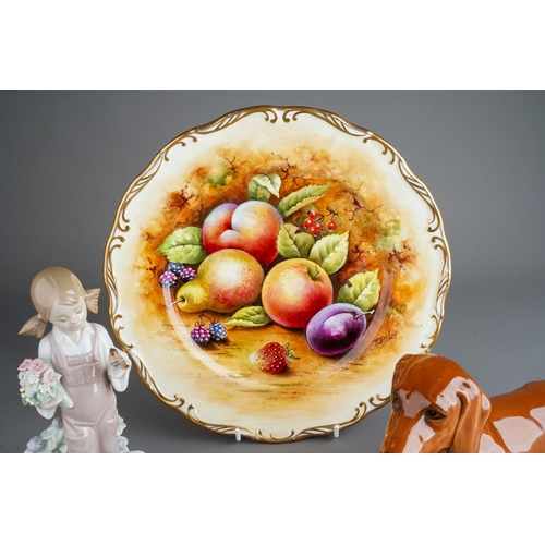 62 - Assorted ceramics to include: a Peter Gosling bone china cabinet plate painted with fruit ( pear, bl... 