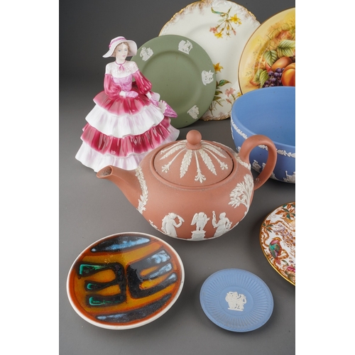 65 - Assorted ceramics to include: Royal Crown Derby 3781 plate,  Olde Avesbury A.73 side plate, Derby Po... 