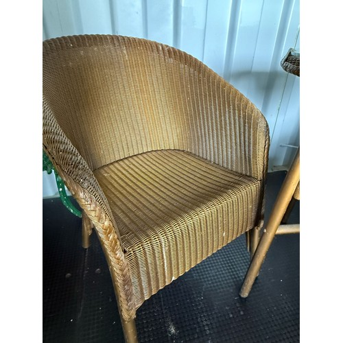 395 - Lloyd Loom lusty bistro table with glass top and 2 chairs in golden colour