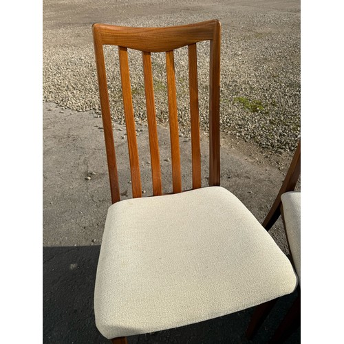 408 - Set of 6 G plan chairs with cream upholstery, original label to base