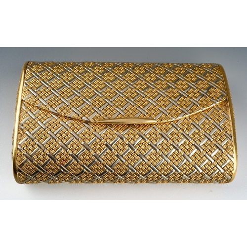 467 - A purse. Designed as a series of white and yellow interwoven lines, with hinged opening, stamped 750... 