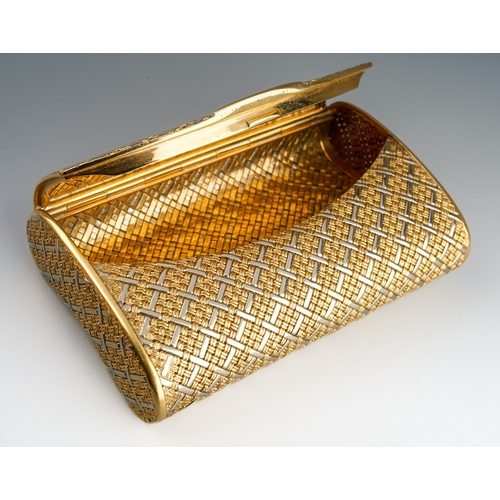 467 - A purse. Designed as a series of white and yellow interwoven lines, with hinged opening, stamped 750... 