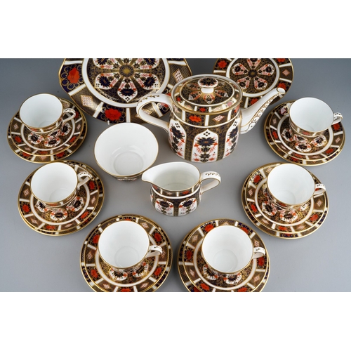 99 - A Royal Crown Derby Imari pattern 1128 tea set, first quality, including cake plate, tea pot, 6 cups... 