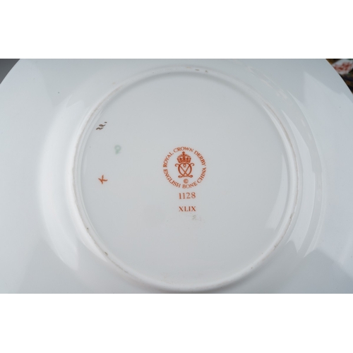 99 - A Royal Crown Derby Imari pattern 1128 tea set, first quality, including cake plate, tea pot, 6 cups... 