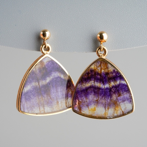 842 - A pair of 9ct gold blue john earrings. Hallmarked 9ct gold Sheffield, approx length 2.4cm, gross wei... 