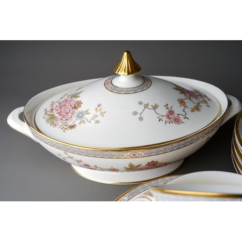 23 - Royal Doulton Canton pattern H 5052 dinner set for 8 to include serving dish, tureen, gravy boat, 8 ... 