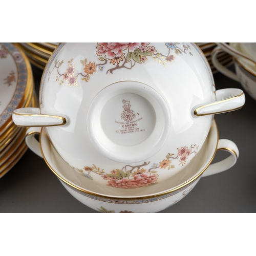 23 - Royal Doulton Canton pattern H 5052 dinner set for 8 to include serving dish, tureen, gravy boat, 8 ... 