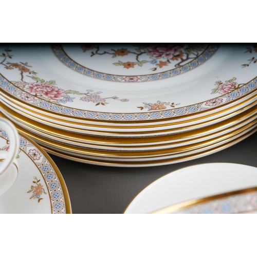 23 - Royal Doulton Canton pattern H 5052 dinner set for 8 to include serving dish, tureen, gravy boat, 8 ... 