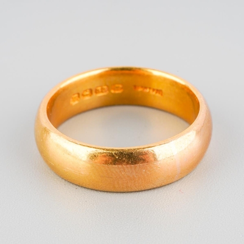 91 - A 22ct gold wedding band, ring size M to M 1/2, width 5mm, 8.6 grams, hallmarked Birmingham