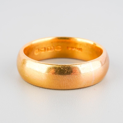 91 - A 22ct gold wedding band, ring size M to M 1/2, width 5mm, 8.6 grams, hallmarked Birmingham