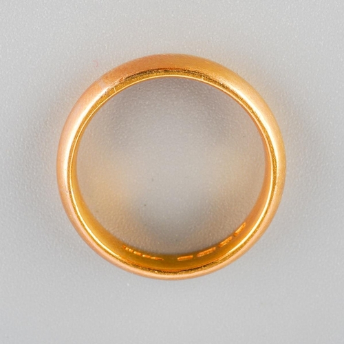 91 - A 22ct gold wedding band, ring size M to M 1/2, width 5mm, 8.6 grams, hallmarked Birmingham
